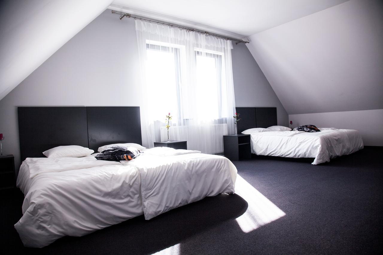 Essenza Party Center Bed & Breakfast Świdnica Екстериор снимка